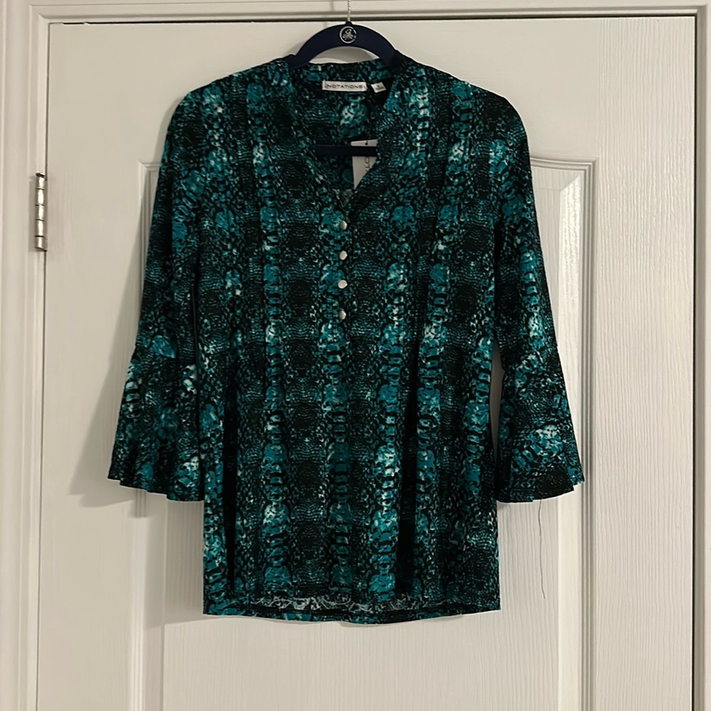 Front pleated dress shirt withh bell sleeves  NEW